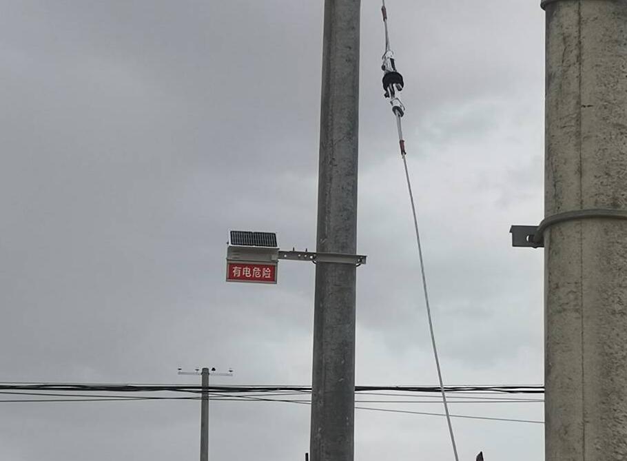 甘肅電力安裝防外破警示牌，為電力防護(hù)增添“保護(hù)傘”